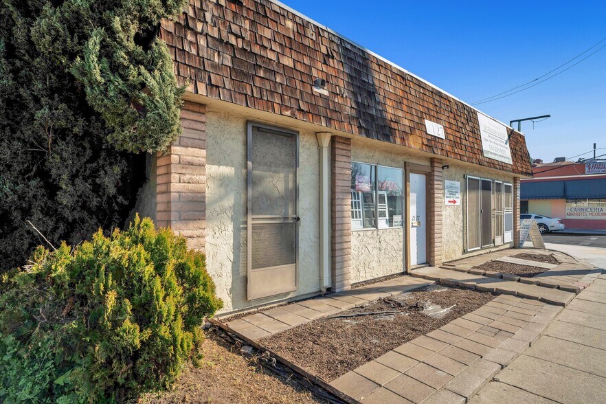 2127 Middlefield Rd, Redwood City, CA à vendre - Photo de l’immeuble – Image 3 sur 15