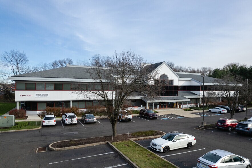 430-450 Lincoln Hwy, Fairless Hills, PA à louer - Photo de l’immeuble – Image 3 sur 7
