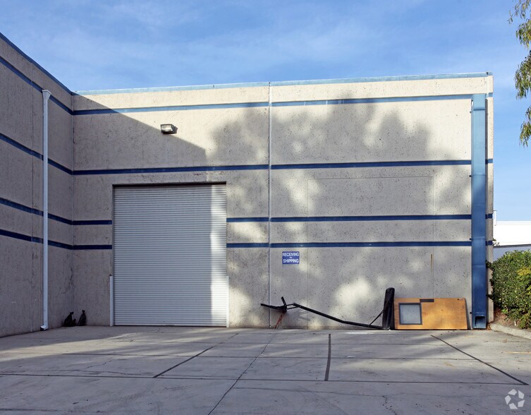 7 Studebaker, Irvine, CA à louer - Photo de l’immeuble – Image 2 sur 5