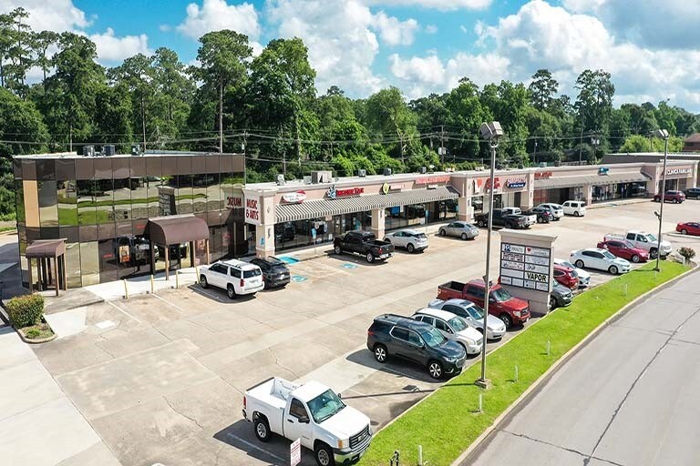 904-930 W Dallas St, Conroe, TX à louer - Photo principale – Image 1 sur 12