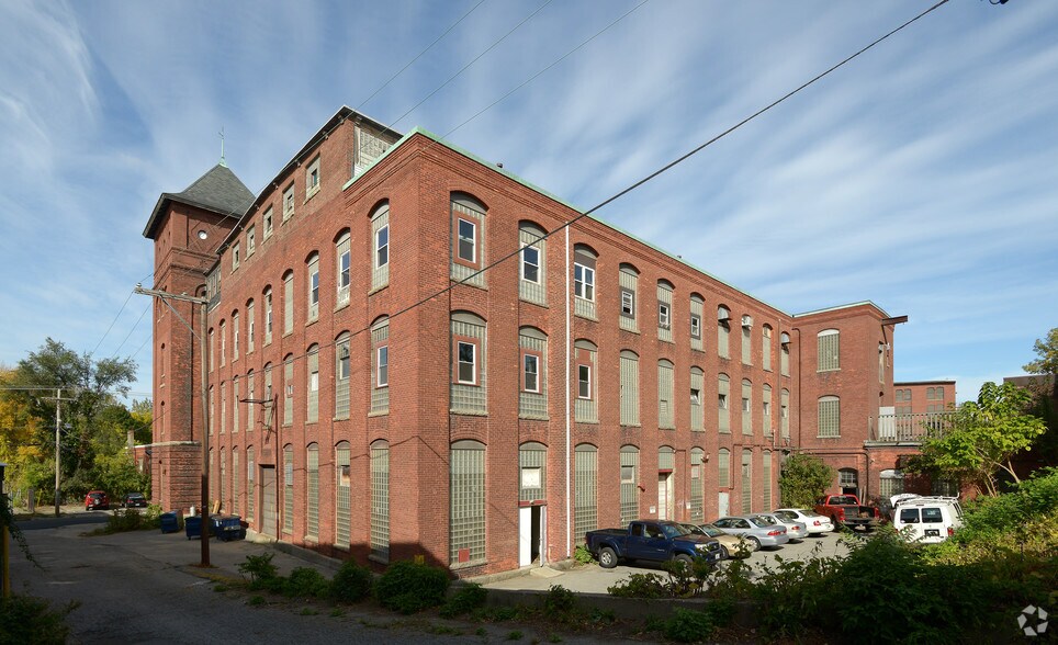 250 Esten Ave, Pawtucket, RI à vendre - Photo de l’immeuble – Image 2 sur 15