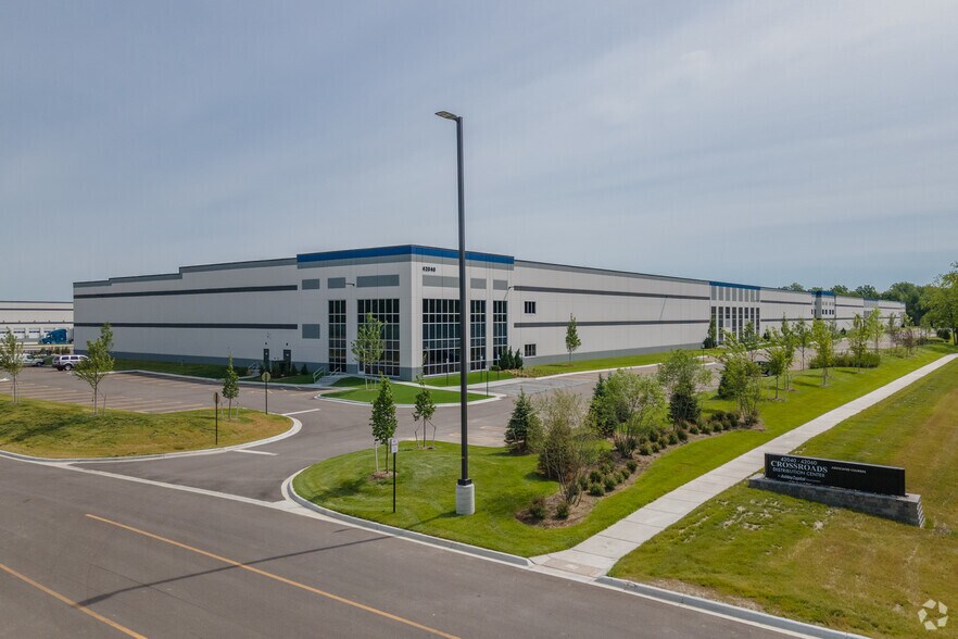 42000 Ecorse Rd, Van Buren Township, MI à louer - Photo principale – Image 1 sur 5