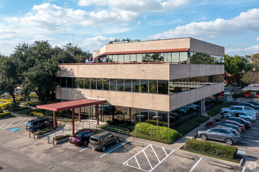 1220 Blalock Rd, Houston, TX à louer - Photo de l’immeuble – Image 1 sur 18
