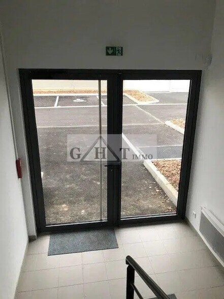 Industriel/Logistique dans Bussy-Saint-Georges à louer - Hall d’entrée – Image 3 sur 5