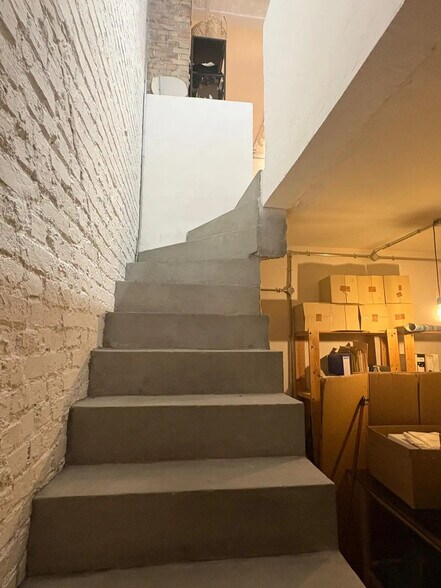 Local commercial dans Paris à louer - Photo de l’immeuble – Image 3 sur 7