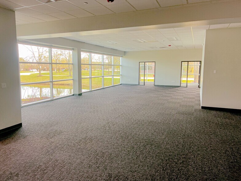 605 Heathrow Dr, Lincolnshire, IL à louer - Photo intérieure – Image 2 sur 7