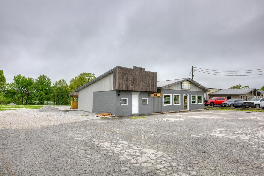 514 W Valley St, Granby, MO à vendre - Photo de l’immeuble – Image 2 sur 33