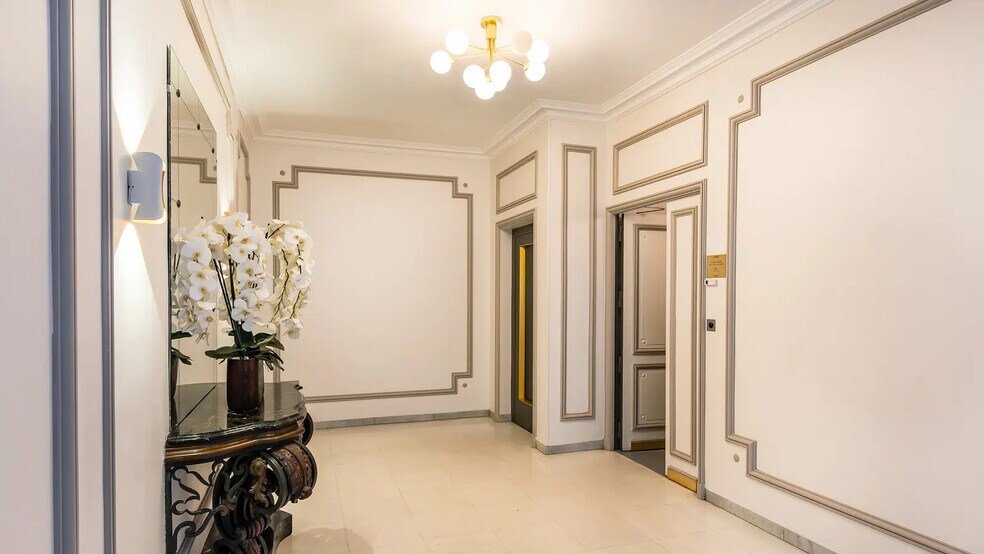 Bureau dans Paris à vendre - Photo de l’immeuble – Image 2 sur 7