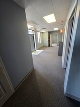 21150 W Capitol Dr, Brookfield, WI à louer Photo intérieure– Image 2 sur 12
