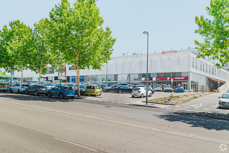 Avenida Juan Pablo II, 26, Paracuellos de Jarama, Madrid à louer - Photo de l’immeuble – Image 2 sur 4