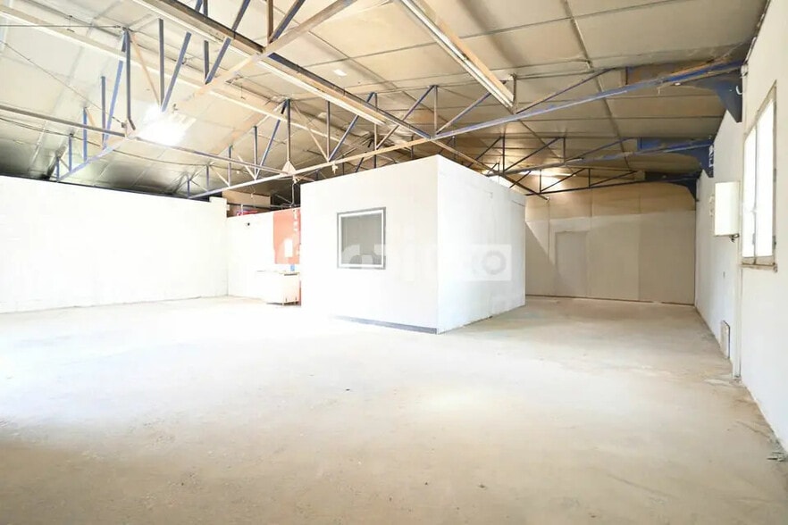 Local d’activités dans Vénissieux à louer - Photo de l’immeuble – Image 1 sur 12