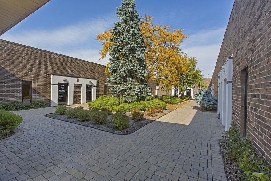 350 W Kensington Rd, Mount Prospect, IL à louer - Photo de l’immeuble – Image 3 sur 5