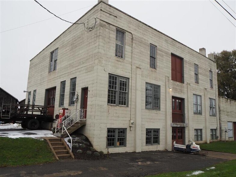 336 N Spring St, Columbus, WI à vendre - Photo de l’immeuble – Image 3 sur 20