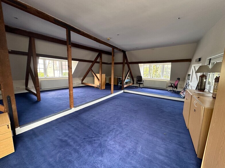 Church Rd, Penn à louer - Photo de l’immeuble – Image 2 sur 3