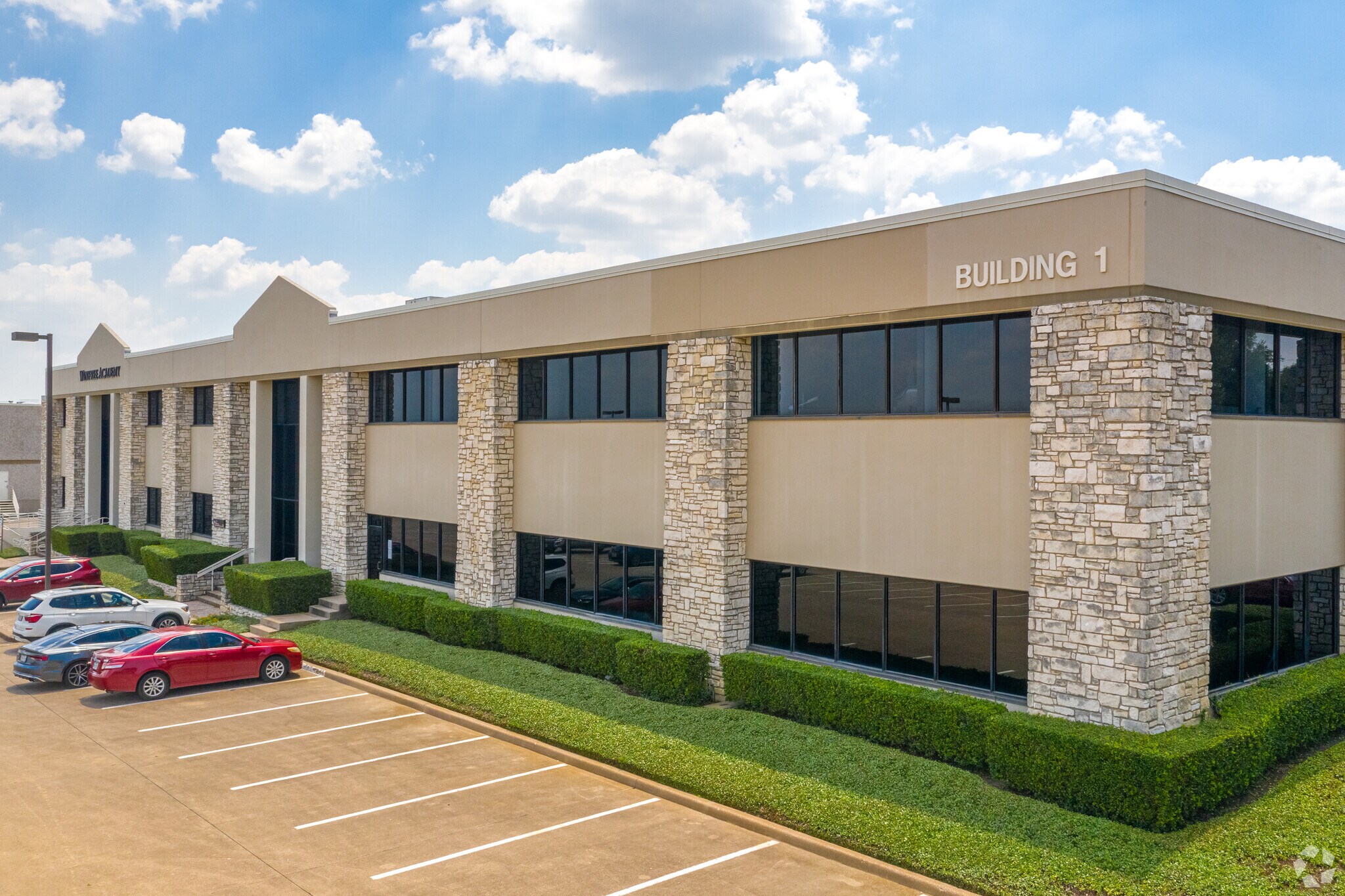 2550 Beckleymeade Ave, Dallas, TX à louer Photo de l’immeuble– Image 1 sur 5