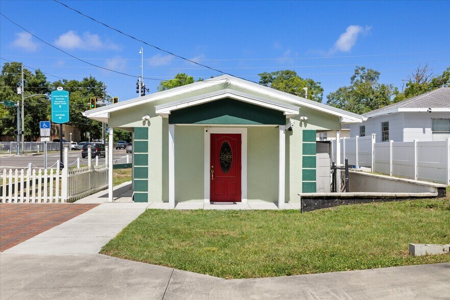 6511 Main St, New Port Richey, FL à vendre - Photo de l’immeuble – Image 2 sur 33