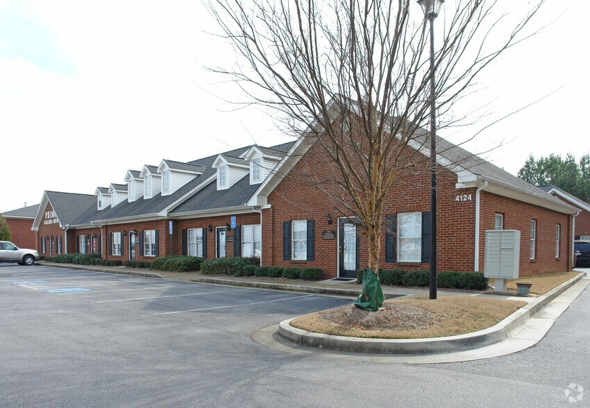 4124 Chattahoochee Ter, Duluth, GA à vendre - Photo de l’immeuble – Image 1 sur 20