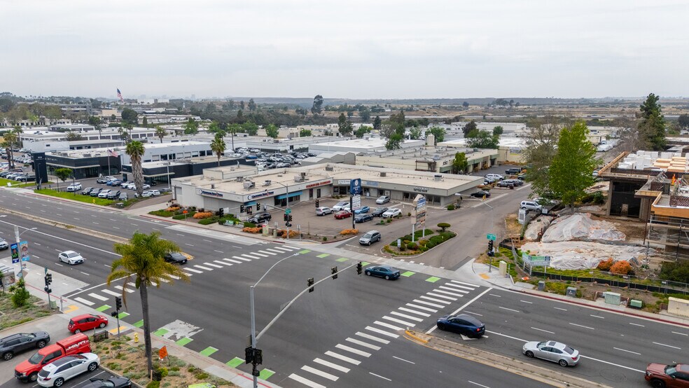 8252-8280 Clairemont Mesa Blvd, San Diego, CA à louer - Photo de l’immeuble – Image 1 sur 12