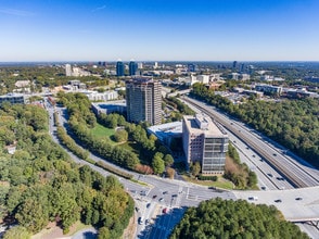 5565 Glenridge Connector, Atlanta, GA - VUE AÉRIENNE  vue de carte