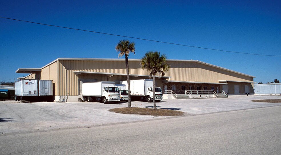 11320 Satellite Blvd, Orlando, FL à louer - Photo de l’immeuble – Image 2 sur 4