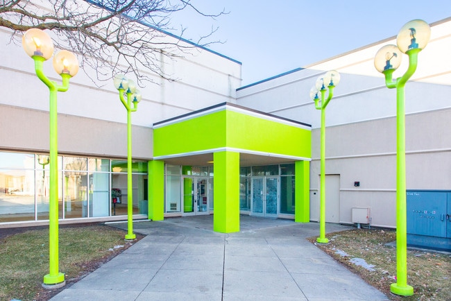 Plus de détails pour 7080 N Mccormick Blvd, Lincolnwood, IL - Bureau, Industriel/Logistique à louer
