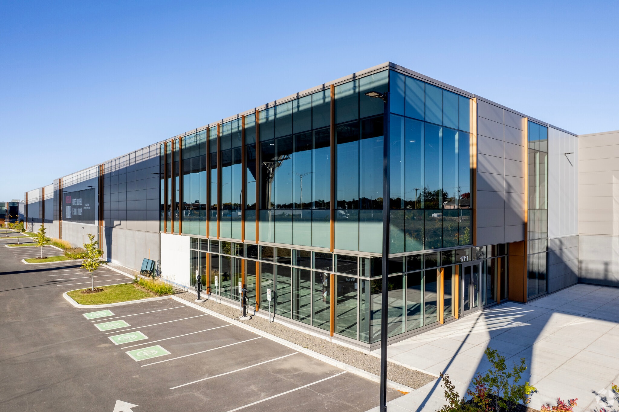 Aut Transcanada, Kirkland, QC à louer Photo principale– Image 1 sur 21