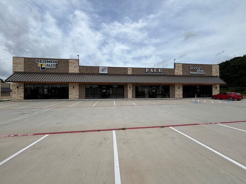 1905 Longmire Rd, Conroe, TX à louer - Photo de l’immeuble – Image 3 sur 27