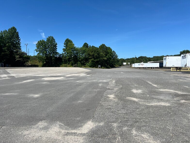 1201 E Church St, Cherryville, NC à louer - Photo de l’immeuble – Image 3 sur 7