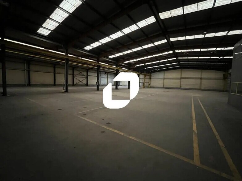 Local d’activités dans Lens à louer - Photo de l’immeuble – Image 2 sur 11