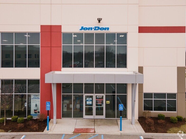 4207-4227 Earth City Expy, Earth City, MO à louer - Photo de l’immeuble – Image 3 sur 6