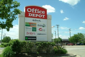 Plus de détails pour 570-620 S Main St, Lapeer, MI - Local commercial à louer