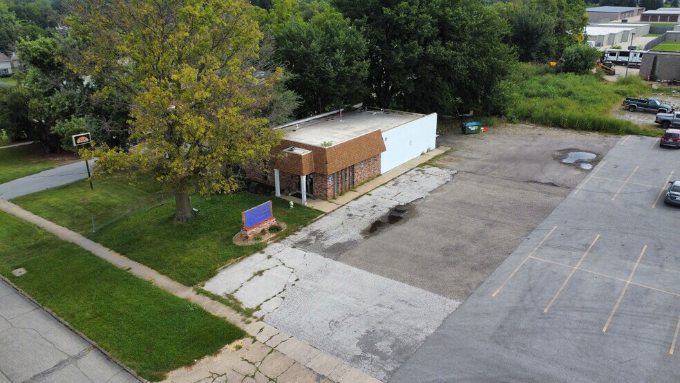 2311 Rocklyn Dr, Urbandale, IA à vendre - Photo de l’immeuble – Image 2 sur 3