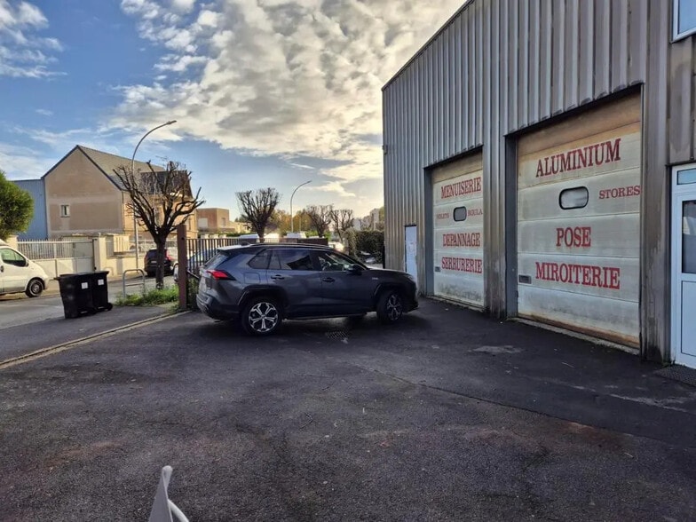 17 Rue Gustave Eiffel, Gretz-Armainvilliers à vendre - Photo de l’immeuble – Image 3 sur 15