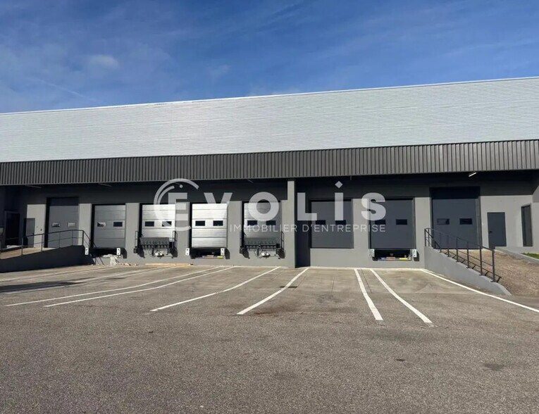 11 Avenue Du 24 Août 1944, Corbas à louer - Photo de l’immeuble – Image 1 sur 18