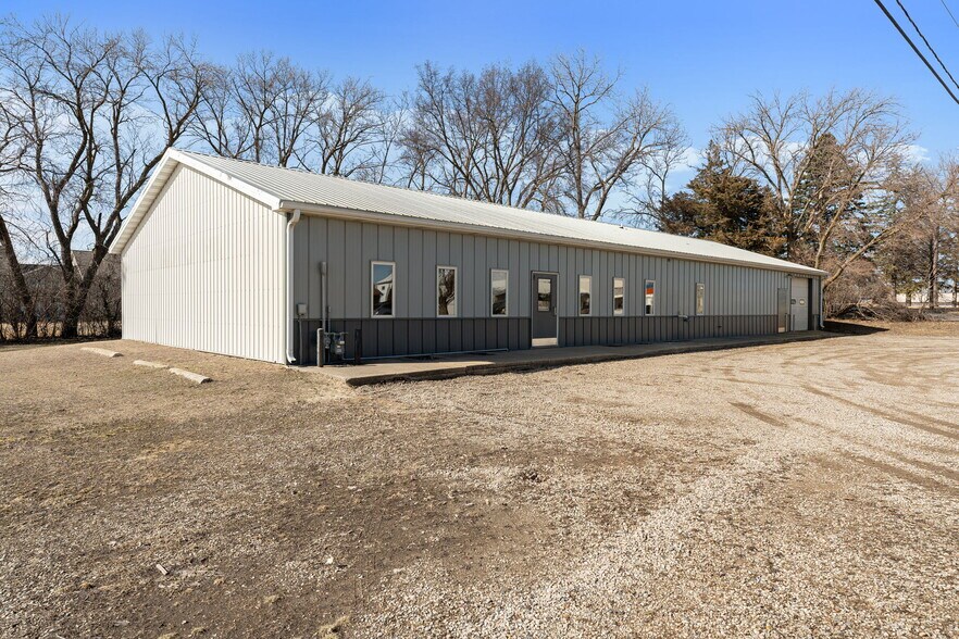 438 Highway Ave S, Blooming Prairie, MN à vendre - Photo principale – Image 1 sur 28
