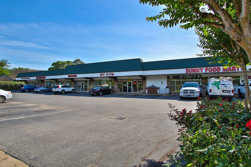 9810 Hillcroft Ave, Houston, TX à louer - Photo de l’immeuble – Image 3 sur 3