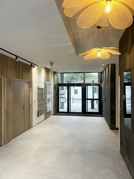 Bureau dans Lyon à vendre - Photo de l’immeuble – Image 3 sur 11