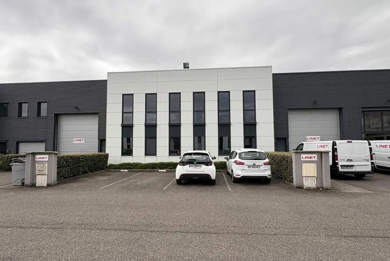 Local d'activités dans Vénissieux à vendre Photo de l’immeuble– Image 1 sur 15