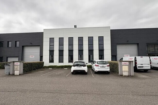 Plus de détails pour Local d’activités à vendre