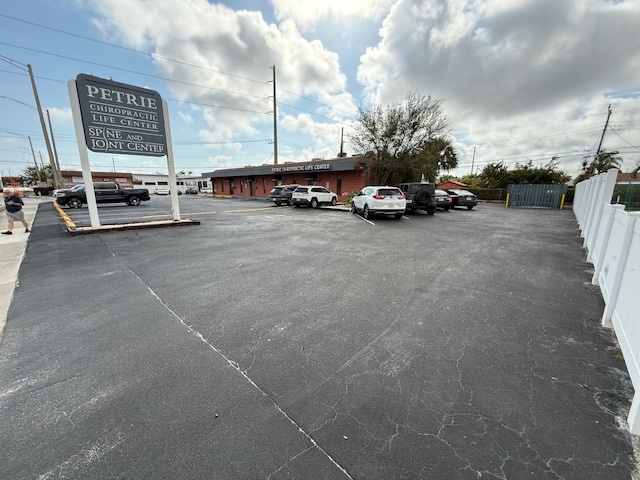 410 NE 44th St, Oakland Park, FL à louer - Photo de l’immeuble – Image 2 sur 14