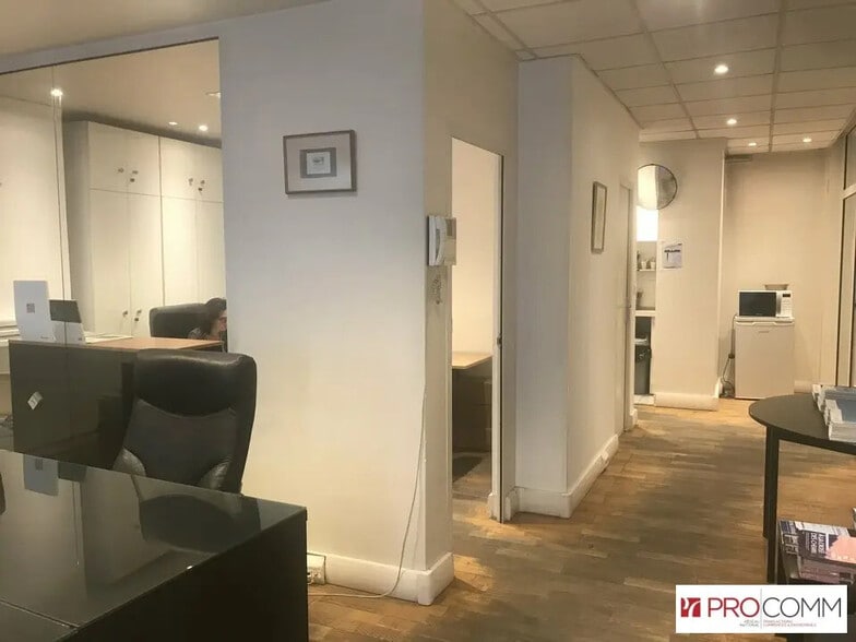 Local d'activités dans Vincennes à vendre - Photo de l’immeuble – Image 3 sur 6