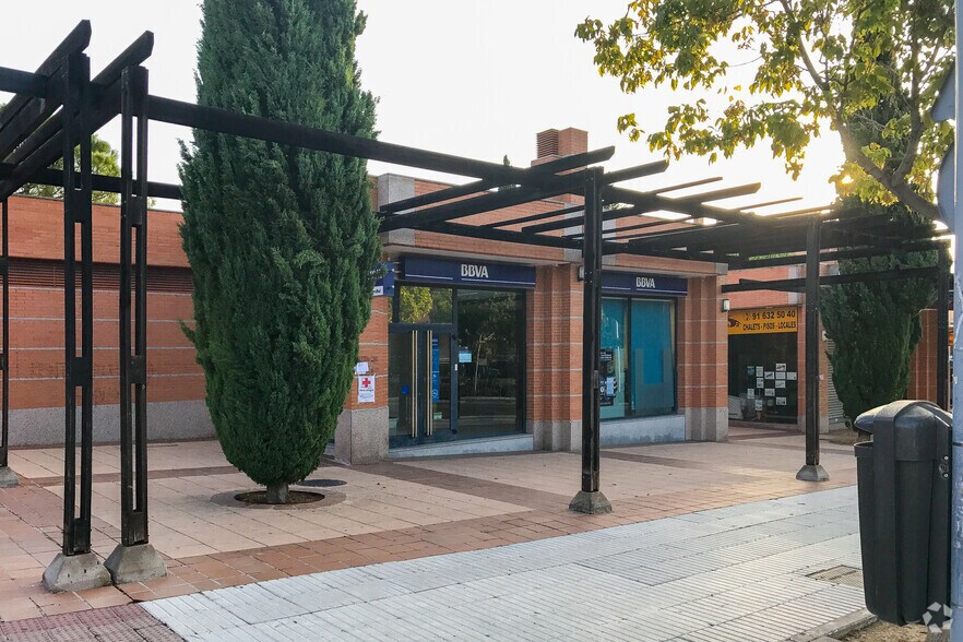 Local commercial dans Boadilla del Monte, Madrid à louer - Photo de l’immeuble – Image 3 sur 4