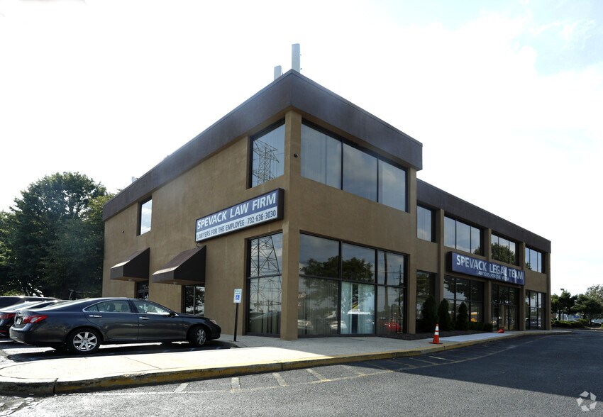 521-523 Green St, Iselin, NJ à louer - Photo de l’immeuble – Image 2 sur 4