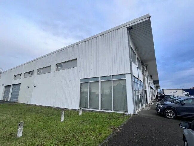 Plus de détails pour Bureau, Local d'activités à louer