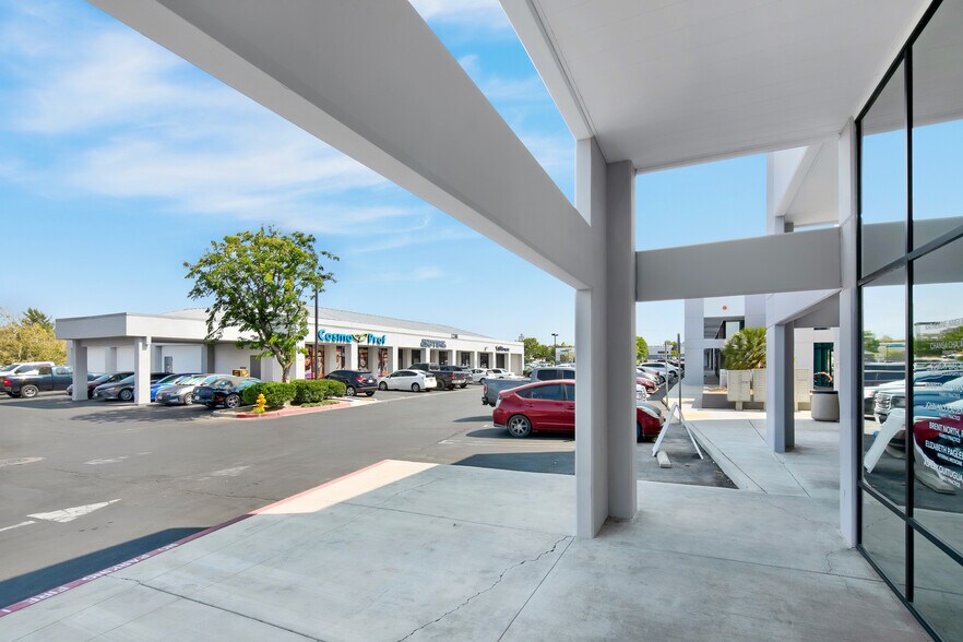 12370 Hesperia Rd, Victorville, CA à louer - Photo de l’immeuble – Image 3 sur 17