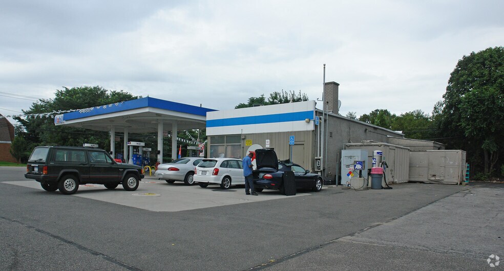 950 Carmans Rd, Massapequa Park, NY à louer - Photo de l’immeuble – Image 2 sur 3