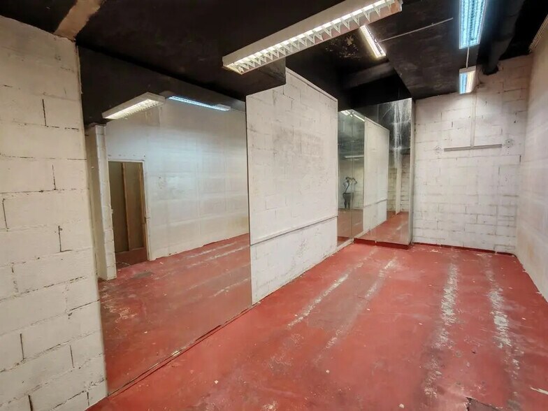 Local commercial dans Paris à louer - Photo de l’immeuble – Image 3 sur 5