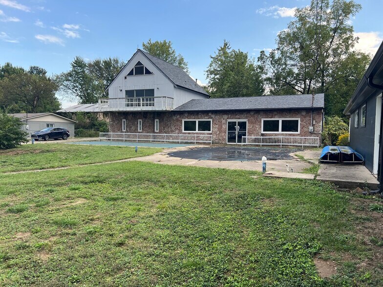 805 Ohio Pike, Cincinnati, OH à vendre - Photo de l’immeuble – Image 2 sur 21