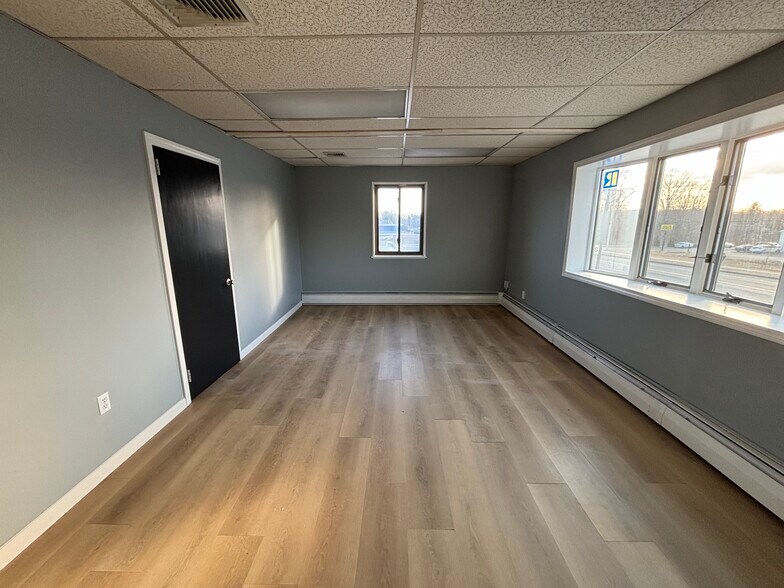 542-544 Main St, Cromwell, CT à louer - Photo de l’immeuble – Image 3 sur 20