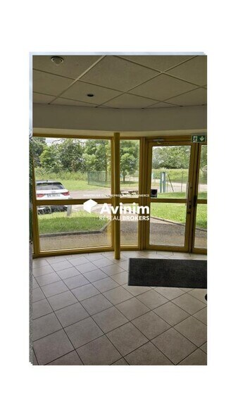 Local d’activités dans Saint Jean Sur Vilaine à louer - Hall d’entrée – Image 3 sur 12